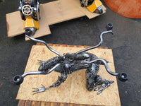 Inspired by: ALIEN FROM ALIEN VS PREDATOR TABLE MAPALIENTABLE