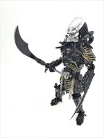 Predator 40cm FUGITIVE  Standing 3 Weapons choice