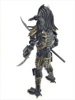 Predator 40cm FUGITIVE  Standing 3 Weapons choice