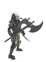 Predator 40cm FUGITIVE  Standing 3 Weapons choice