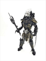 Predator 40cm FUGITIVE  Standing 3 Weapons choice