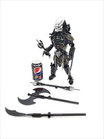 Predator 40cm FUGITIVE  Standing 3 Weapons choice